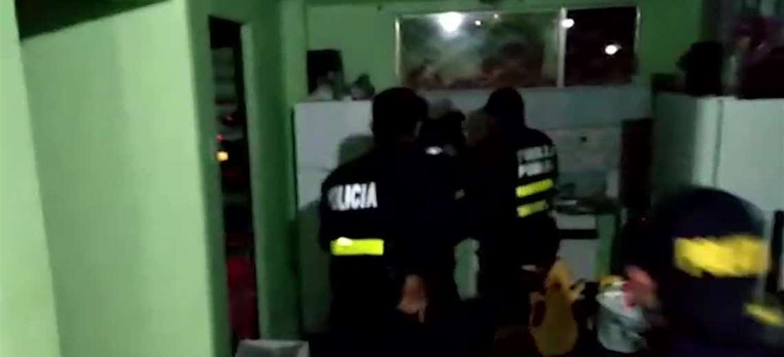Fiscalía solicita juicio contra cinco oficiales por supuesto homicidio de joven de 17 años