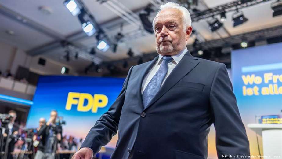 Liberales de Alemania eligen a veterano como nuevo líder