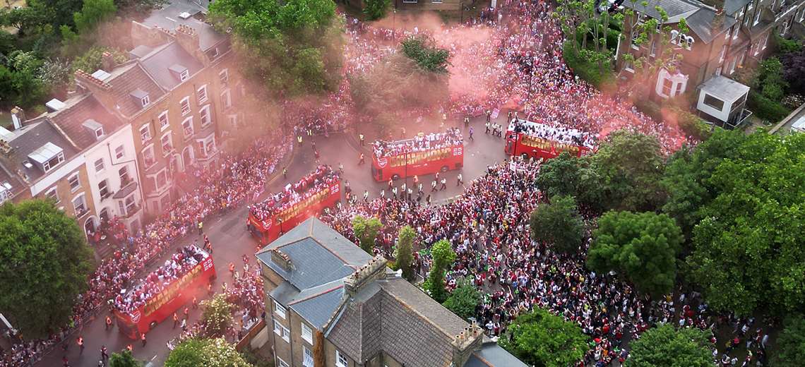 Desfile agridulce del Arsenal para celebrar su título de la Premier