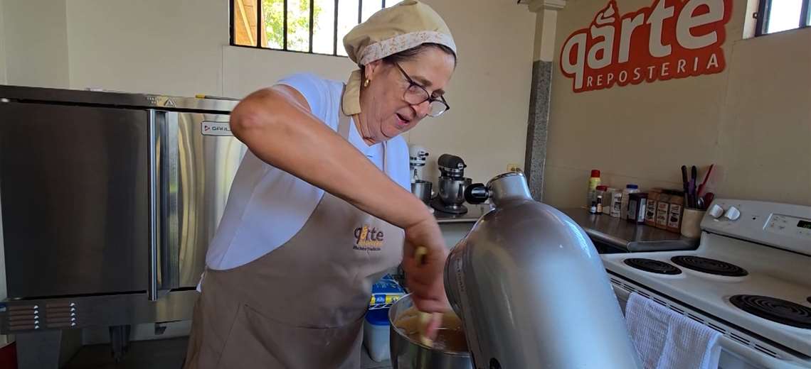 Esta valiente repostera de Belén pagó la universidad de sus hijos a punta de queques de chocolate