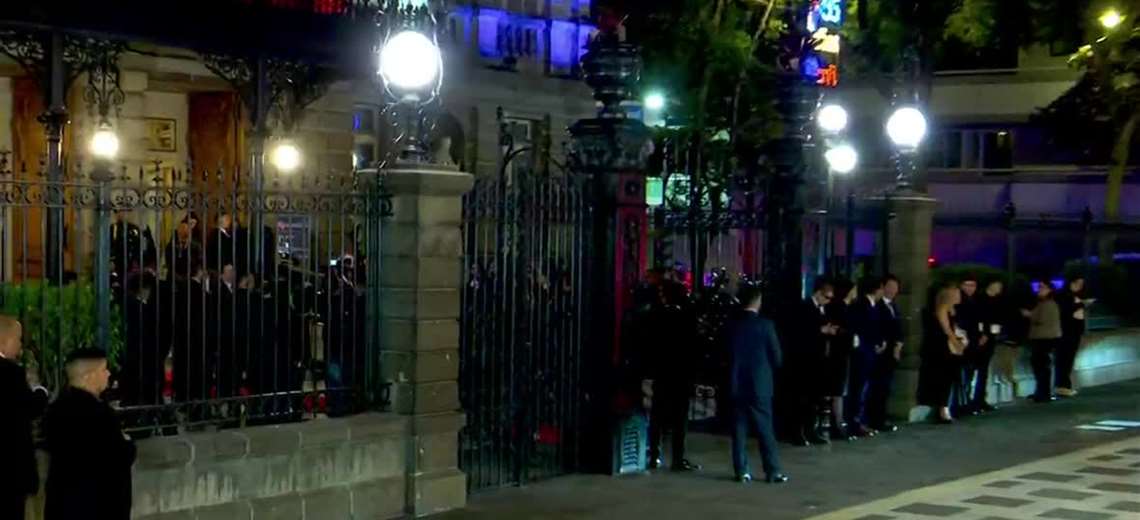 Cena de gala reúne a líderes mundiales previo al traspaso de poderes en el país