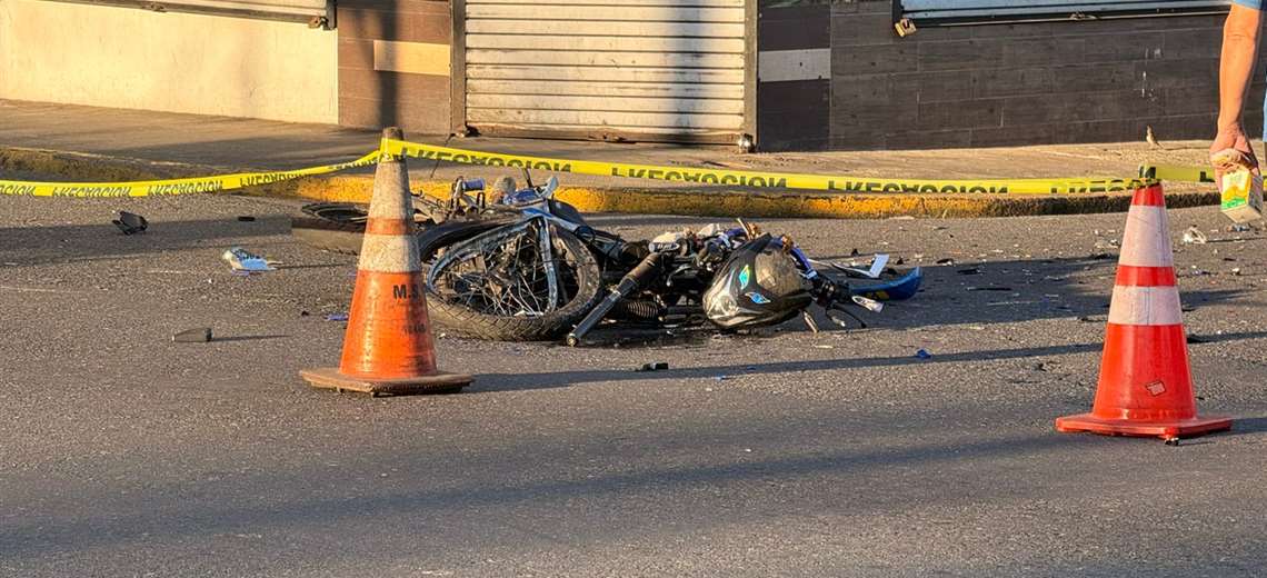 Muere motociclista en choque: alcoholemia de chofer del carro dio positiva