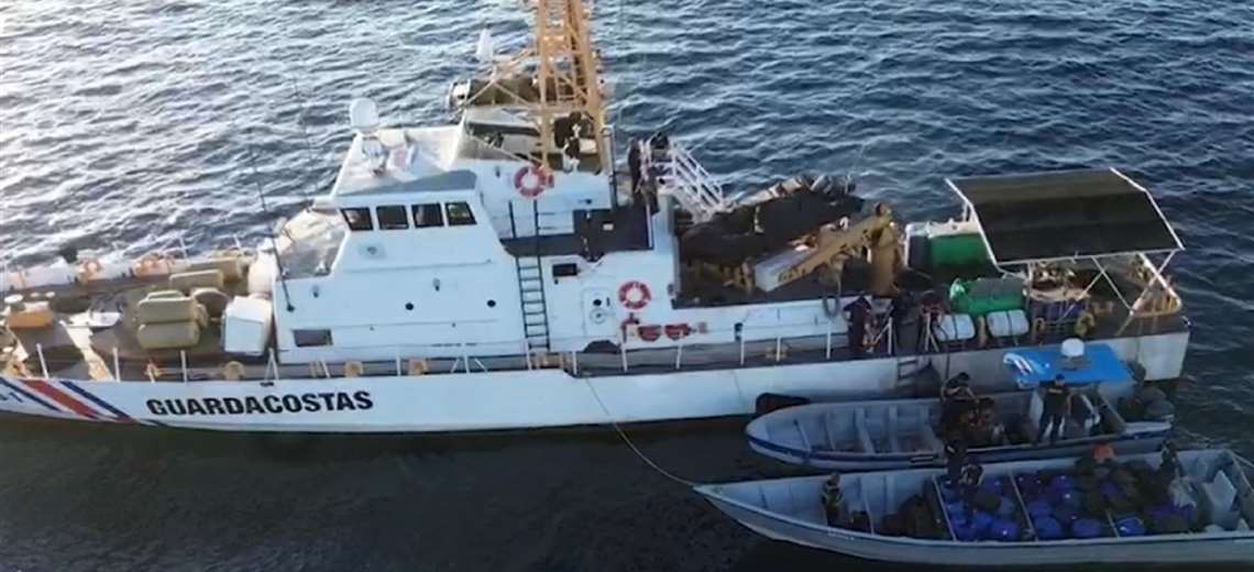 Autoridades decomisaron una tonelada de cocaína en aguas del Pacífico Sur