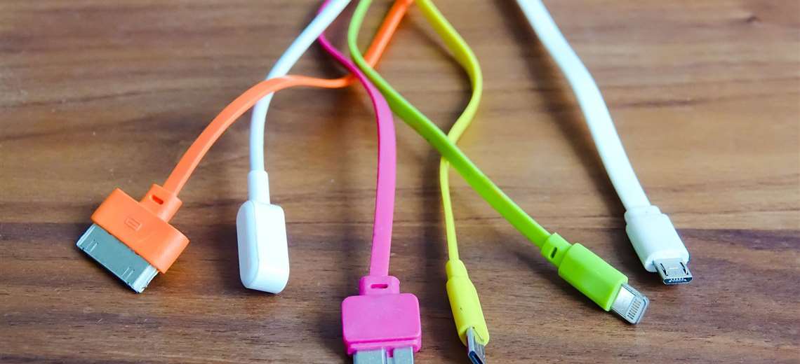 ¿Cómo cuidar los cables de los dispositivos electrónicos para que no se dañen?