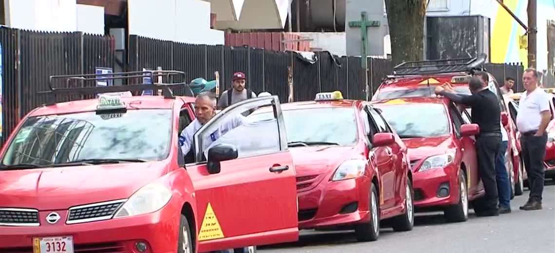 Taxistas y transportistas exigen a diputados una ley con reglas iguales para todos