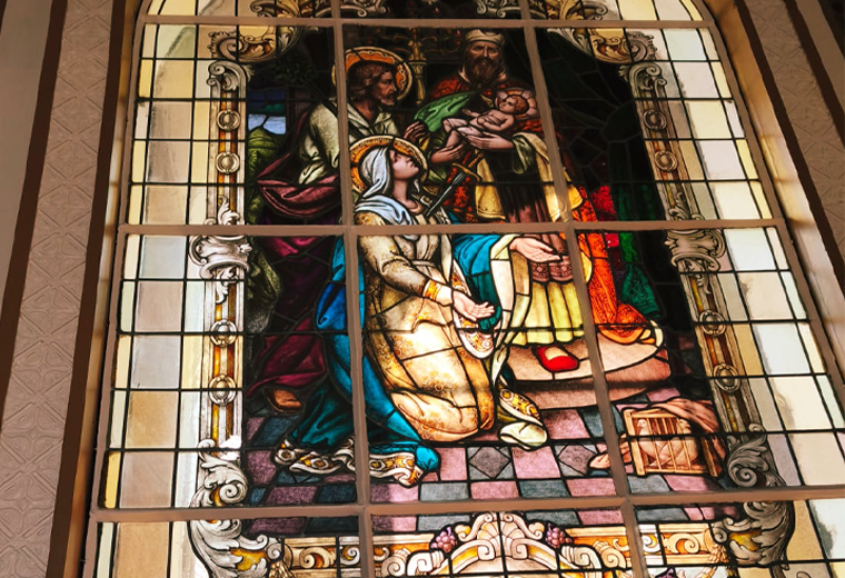 Vitrales dañados en la Basílica de los Ángeles tienen más de un siglo de historia
