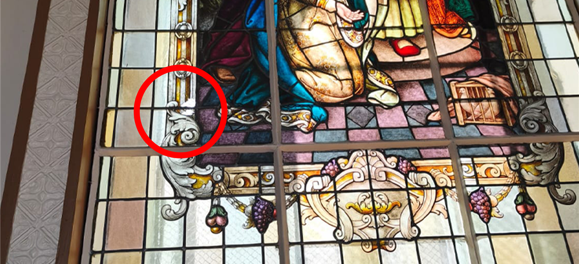 Sospechoso de quebrar centenario vitral no podrá acercarse a la Basílica de los Ángeles