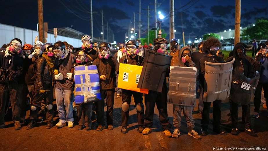 EE. UU: Toque de queda cerca de cárcel de migrantes de Newark