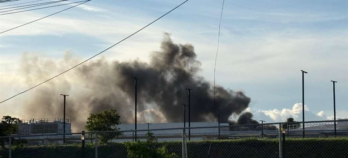 Bomberos controla incendio en edificio de Intel