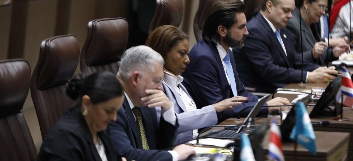 Oficialismo mantiene bloqueo: no hay futuro para elección de