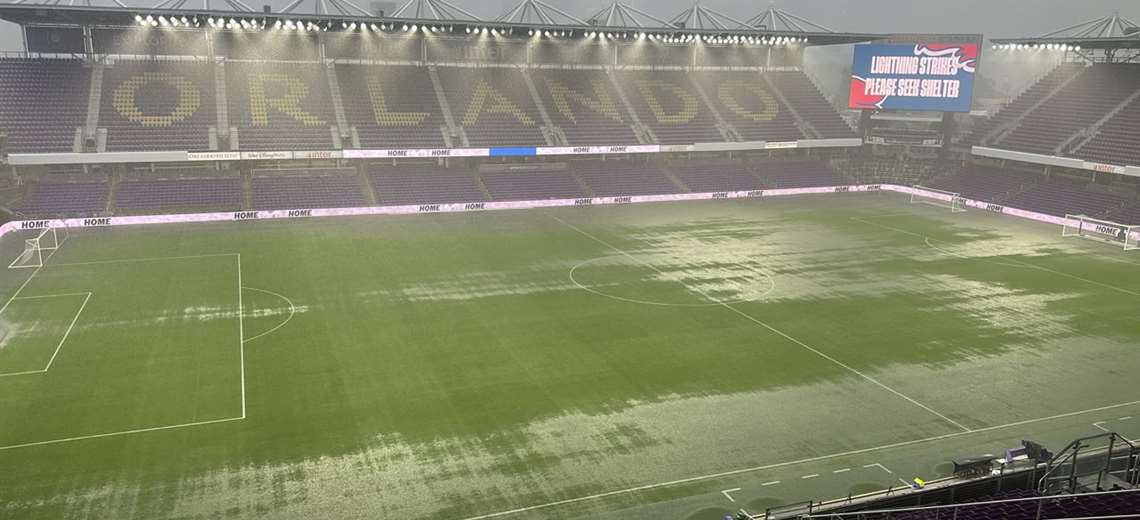 Lluvia amenaza con atrasar el juego de La Sele ant