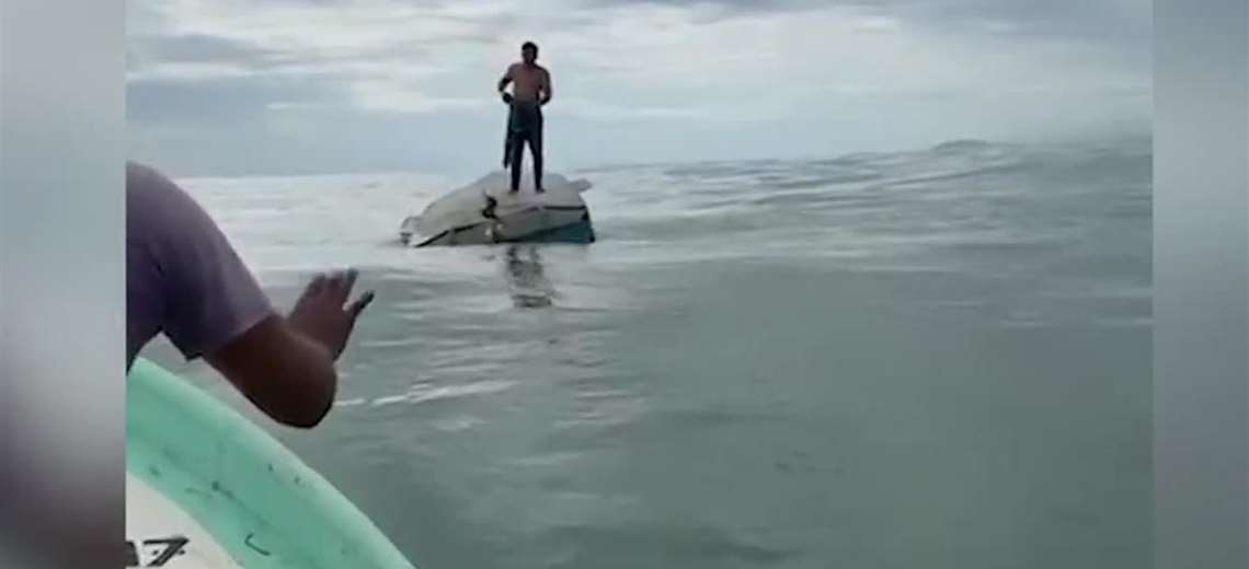Pescador que sobrevivió 30 horas en alta mar lloró al ser re