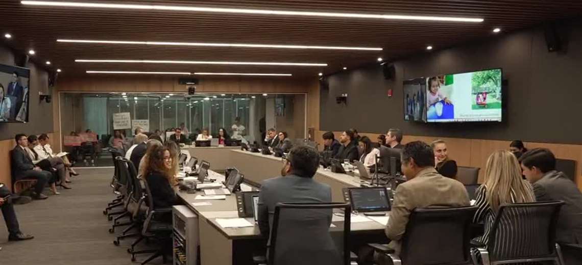 Oficialismo propone financiar pensiones recortando
