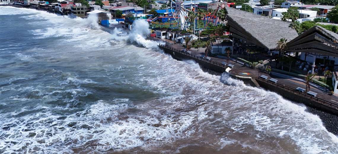 Cristina se degrada a depresión tropical frente a 