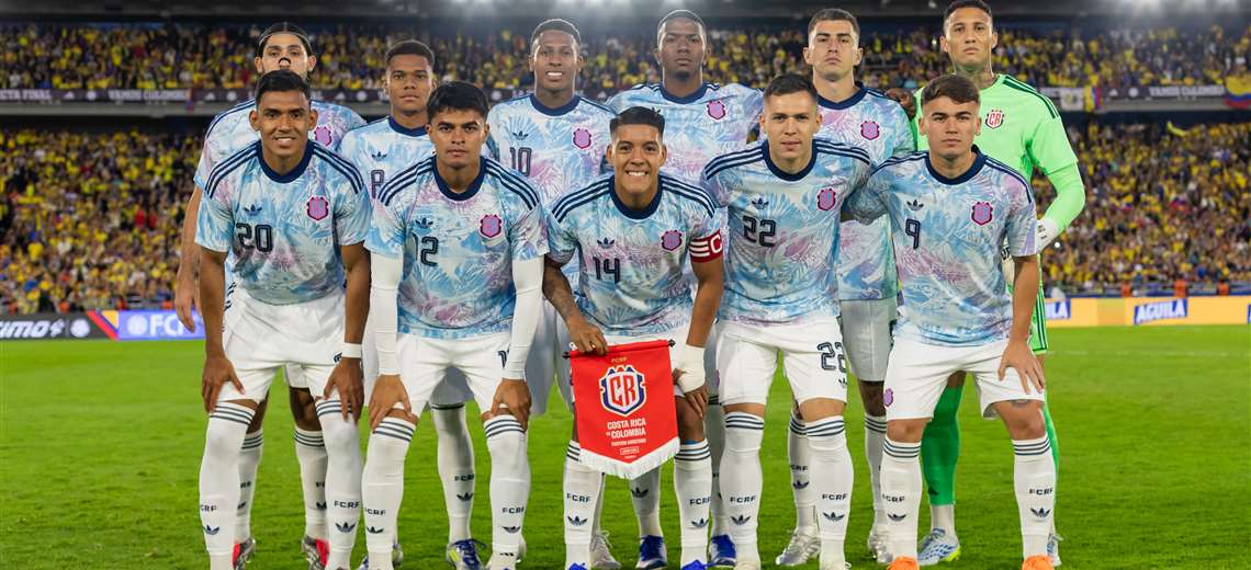 Fernando Batista mantiene la base en su convocatoria para enfrentarse a Inglaterra