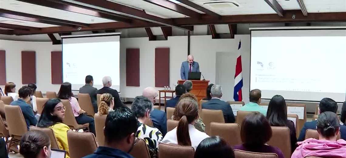 Universitarios se gradúan sin herramientas para emprender, revela estudio del Conare