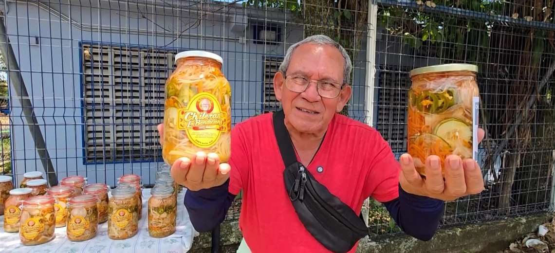 La bendición de salir adelante: la historia de don Francisco y sus chilenas en Alajuela