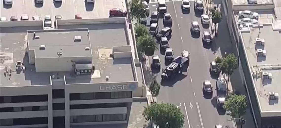 Veterano de guerra tomó rehenes y les amarró bombas durante un robo a un banco en EE. UU.