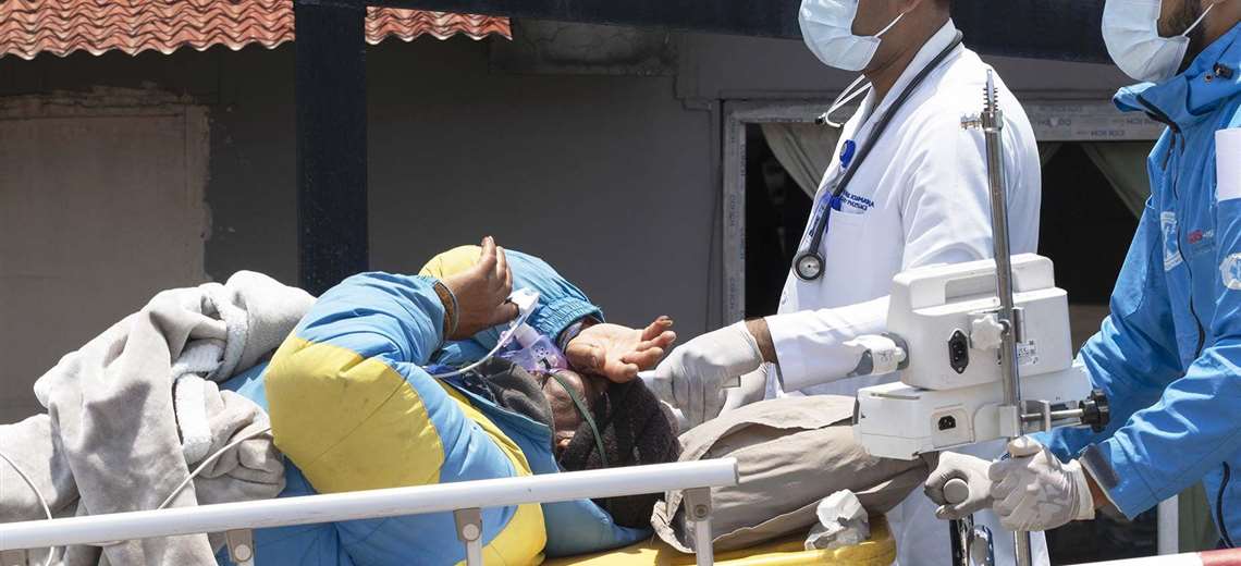 Sherpa dado por muerto en el Everest fue encontrado cuando descendía por el hielo a rastras