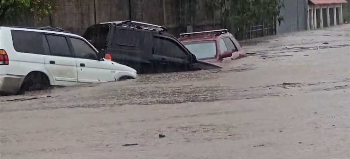 Vecina atrapada por inundaciones en Liberia: 