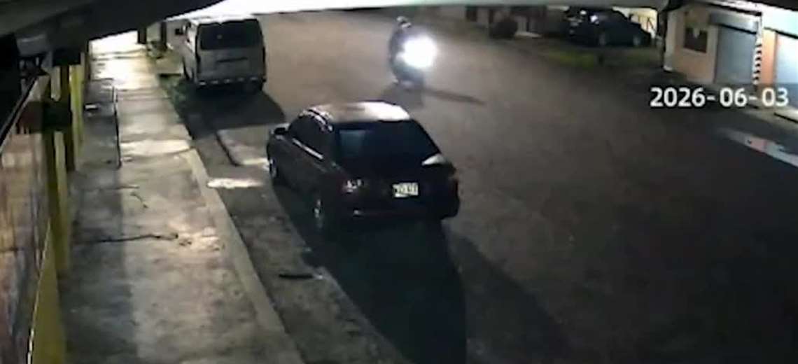 Video revela huida de sospechosos tras triple homicidio en Palmar Norte