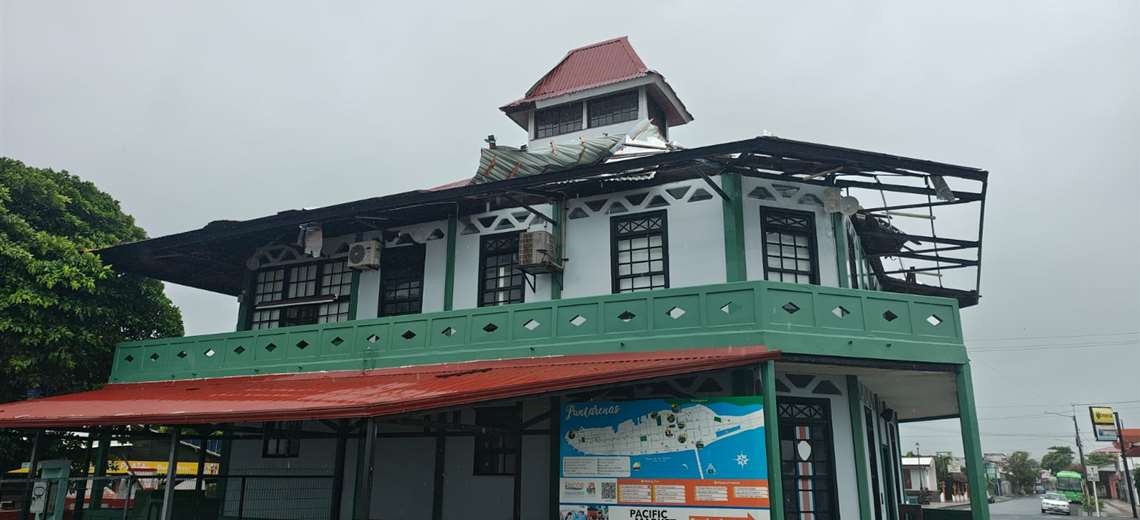 Video: Torbellino daña histórico edificio del INCOP en Punta