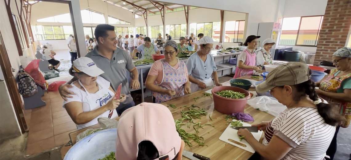 Entre hojas, masa y tradición: así nacen 2 mil tam