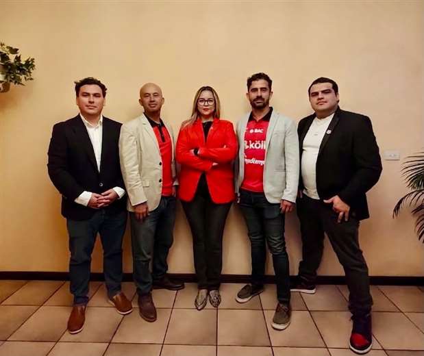 Grandeza Rojinegra presenta su papeleta para elecc