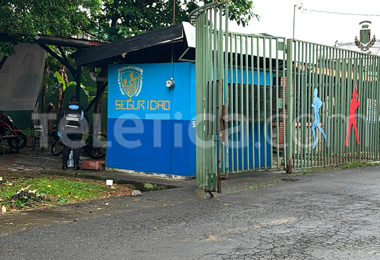 Delincuente dispara en la cara a oficial en Desamparados y h